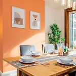 Luccombe Lodge